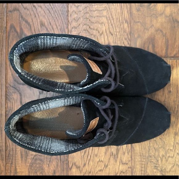 Toms Black Desert Wedge Booties - Picture 8 of 9